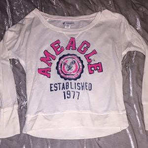 Long sleeved cropped top.